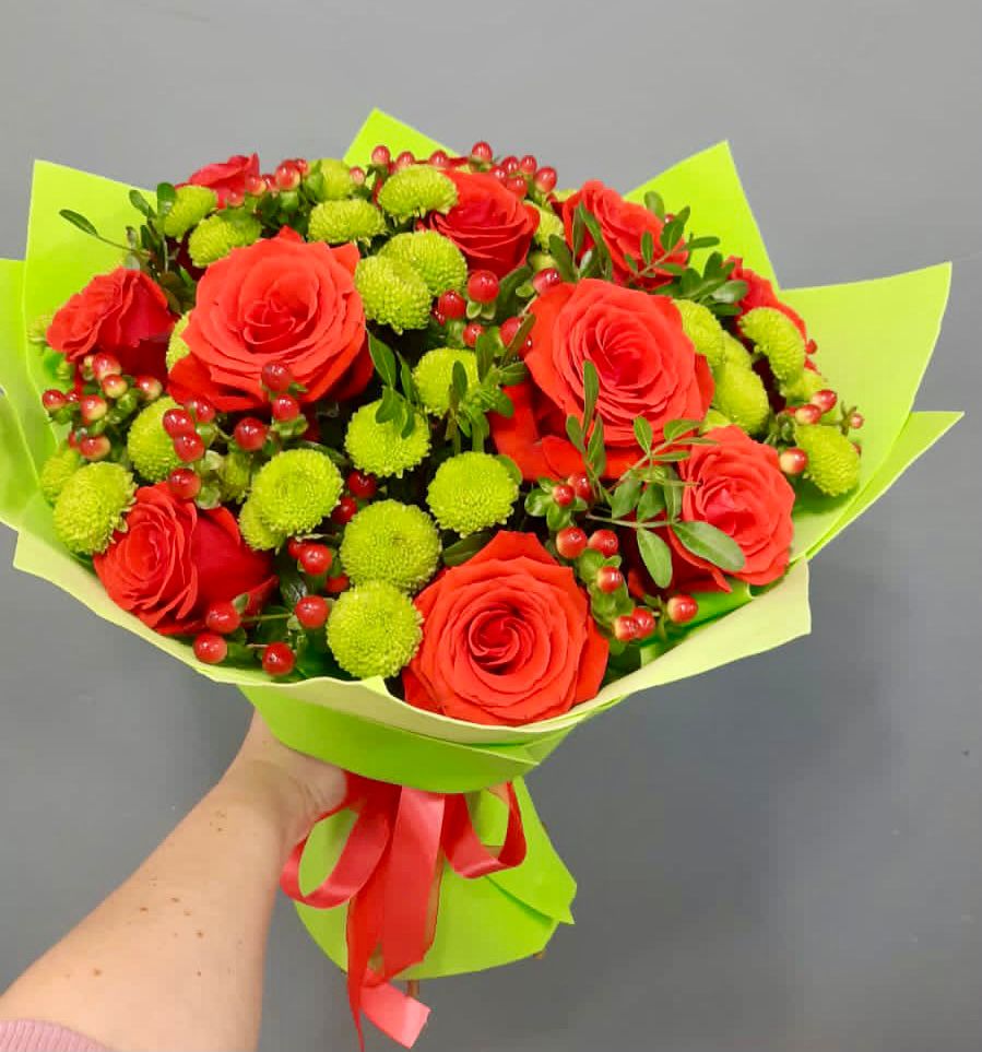 Букет цветов из: Хризантемы и Розы в Вольске