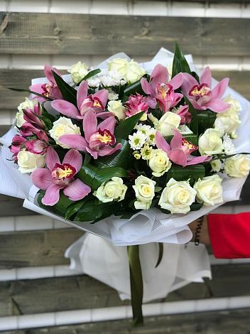 Букет цветов из: Розы и Хризантемы в Вольске
