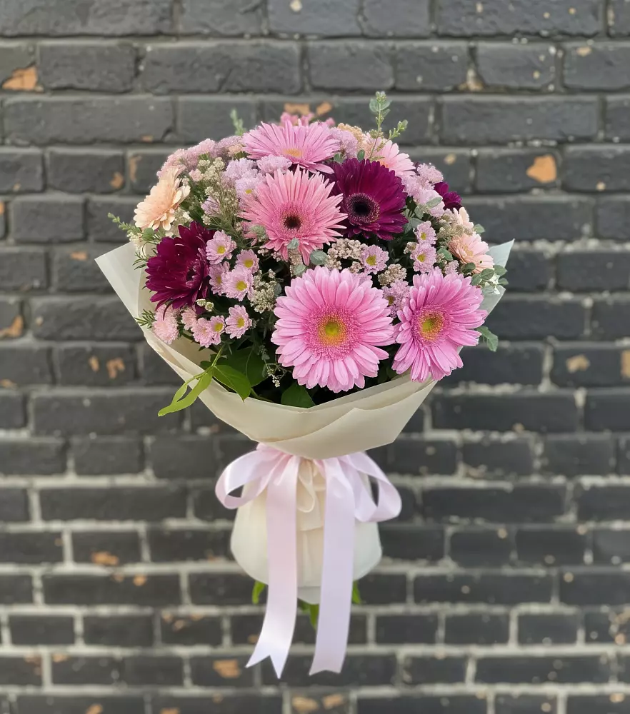 Букет цветов из: Герберы и Хризантемы в Вольске
