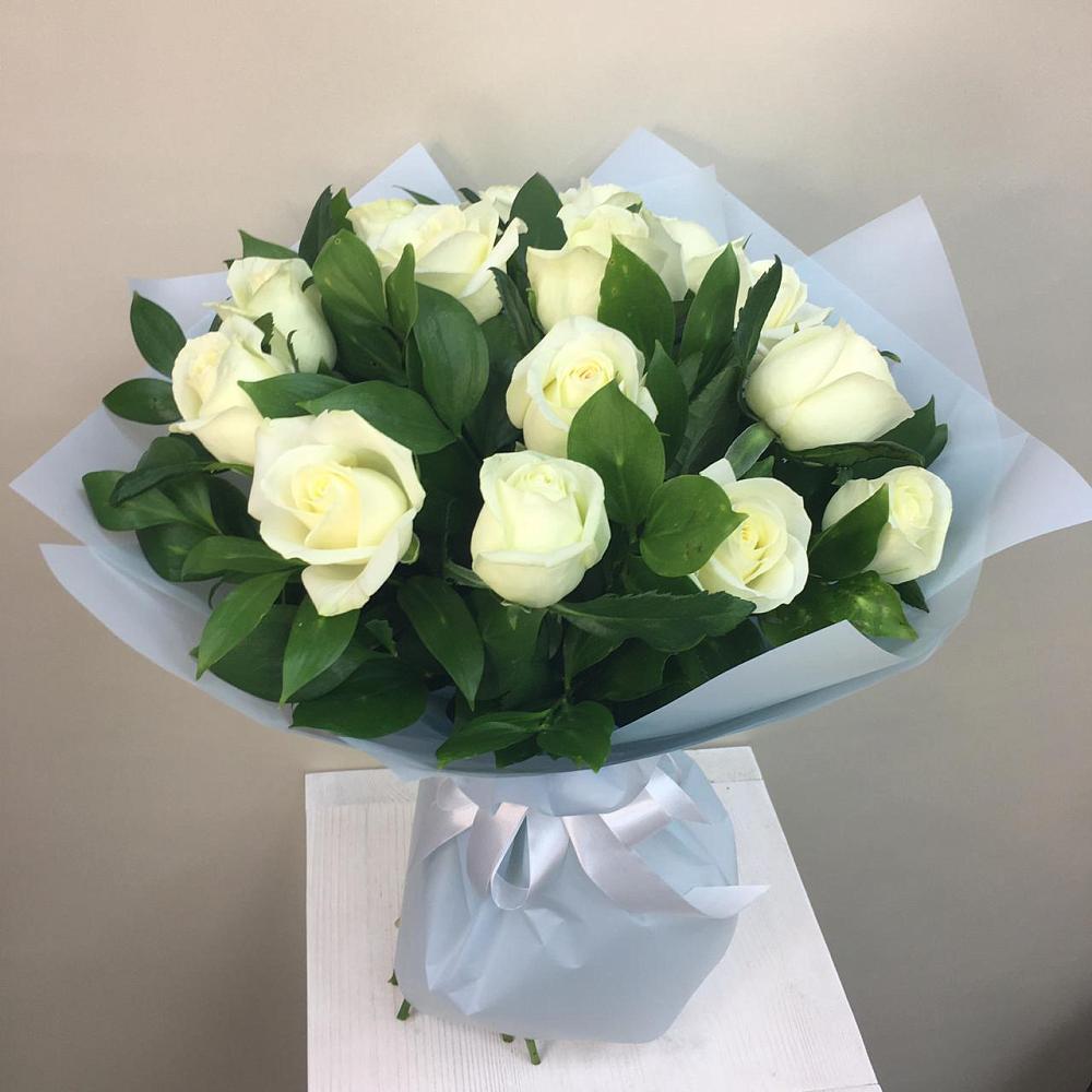 Букет 15 Белых роз Проуд в Вольске