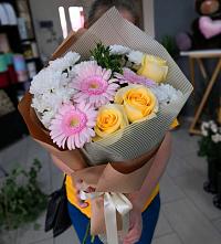 Букет цветов из:  Герберы, Розы и Хризантемы в Вольске