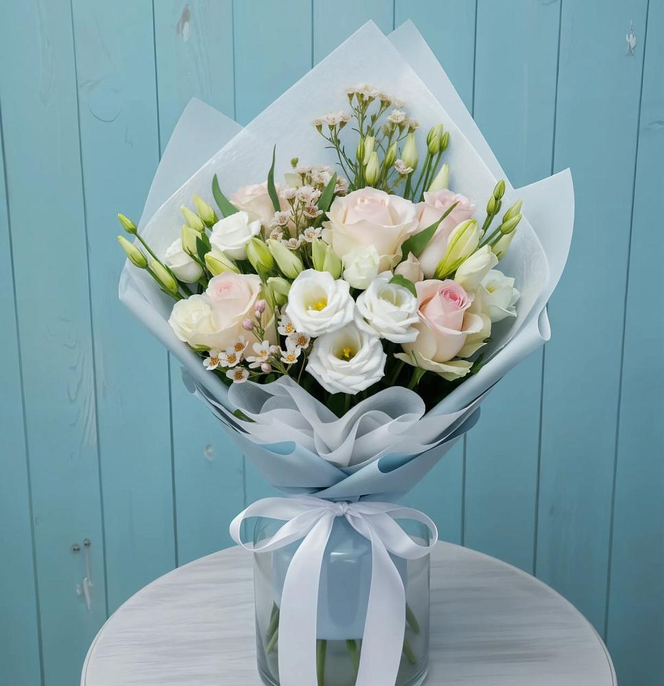 Букет цветов из: Розы и Лизиантусы в Вольске