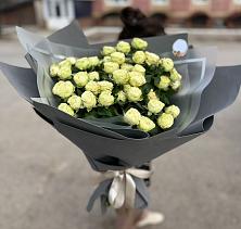 Букет Белые кустовые розы Солинеро в Вольске