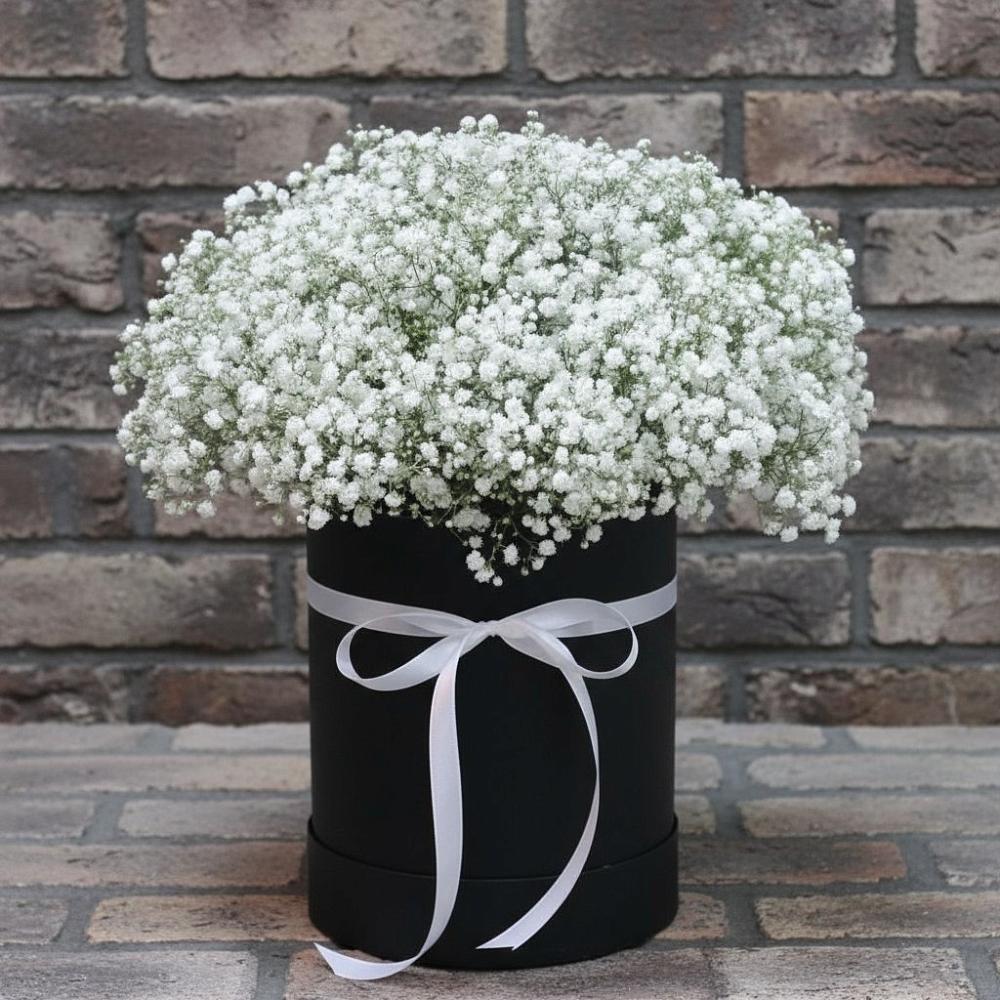 Цветочная композиция из Гипсофила в шляпной коробке в Вольске