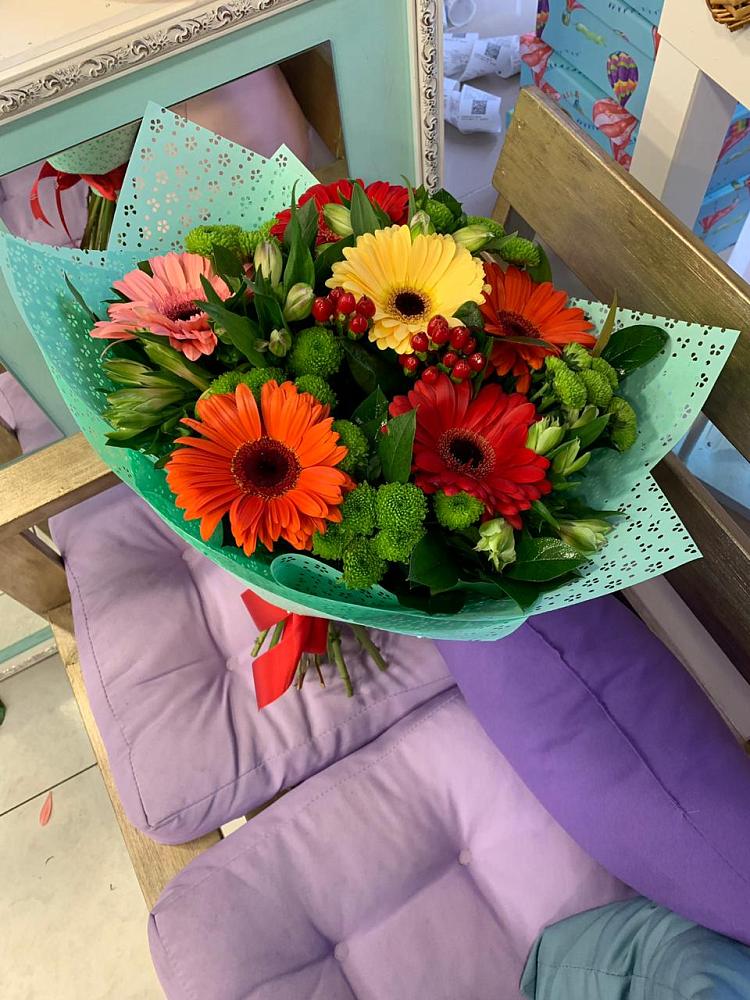 Букет цветов из: Герберы, Хризантемы и Альстромерии в Вольске