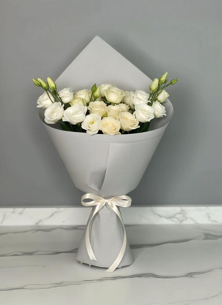 Букет цветов из: Розы и Лизиантусы в Вольске