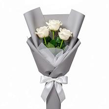 Букет 3 белые розы в Вольске