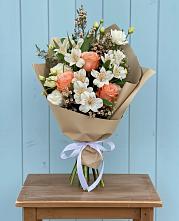 Букет цветов из:  Альстромерии, Лизиантусы, Розы и Хризантемы в Вольске