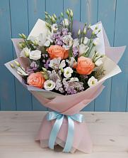 Букет цветов из:  Лизиантусы, Розы, Альстромерии и Гипсофила в Вольске