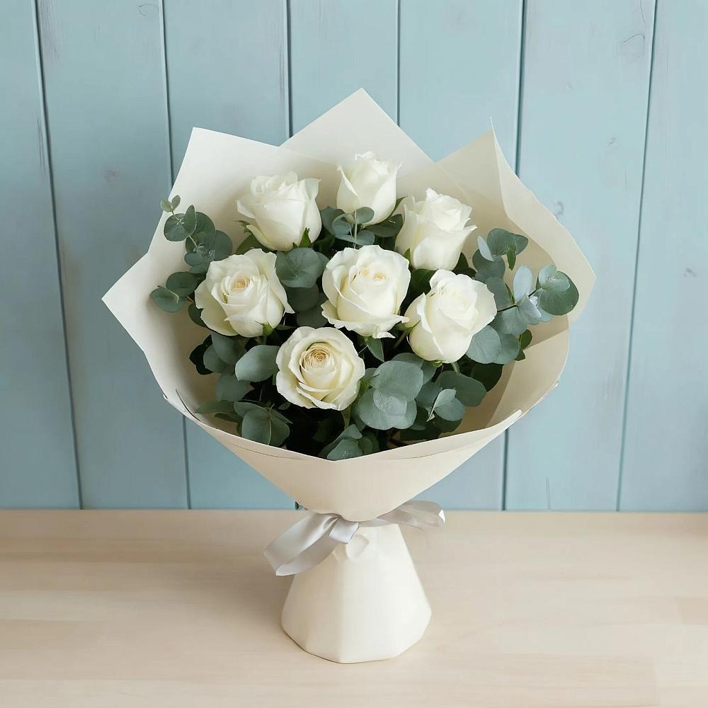 Букет Белые розы в Эвкалипте в Вольске