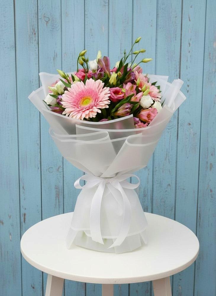 Букет цветов из: Герберы, Альстромерии и Лизиантусы в Вольске