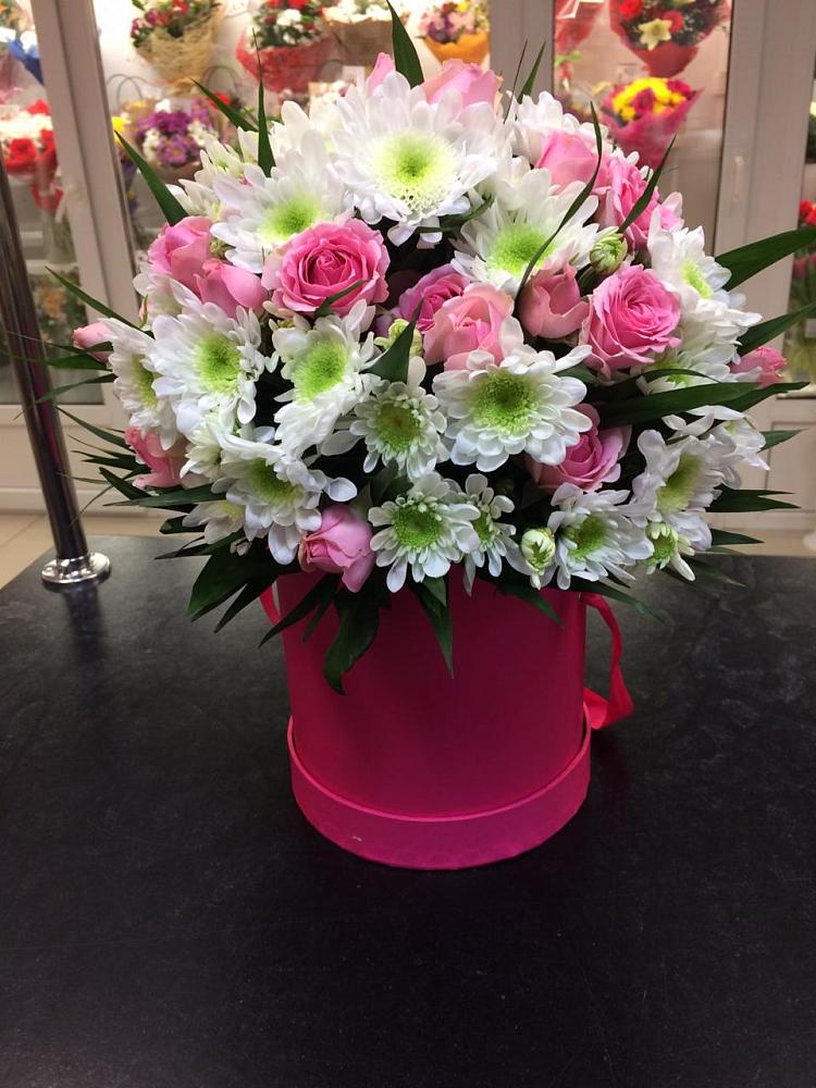 Цветочная композиция из Розы и Хризантемы в шляпной коробке в Вольске