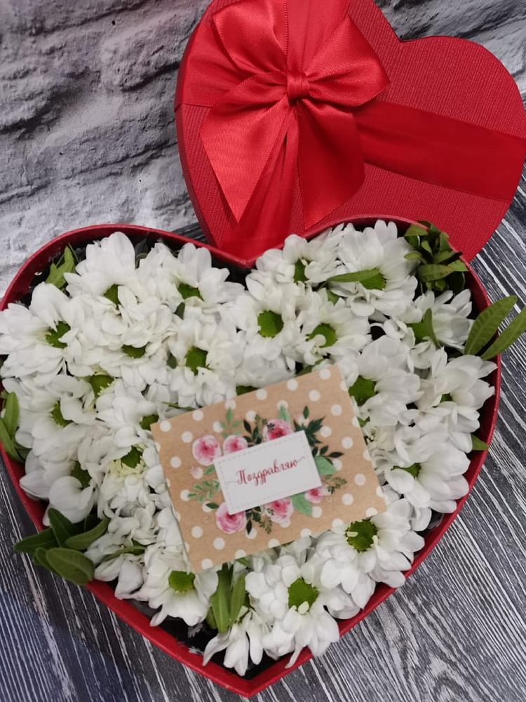 Цветочная композиция из Хризантемы в виде сердца в Вольске