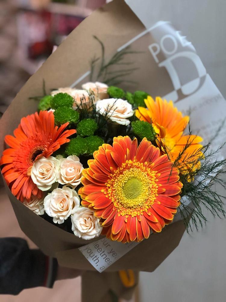 Букет цветов из: Герберы, Хризантемы и Розы в Вольске