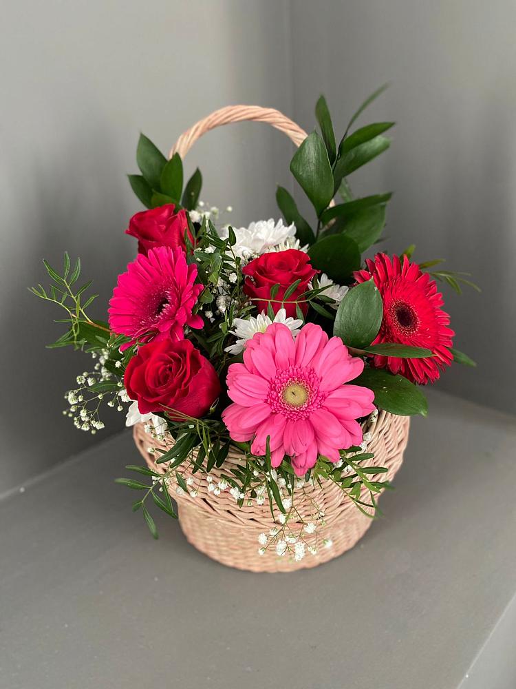 Цветочная композиция из Розы, Хризантемы и Герберы в корзине в Вольске