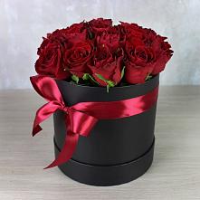 Цветочная композиция из Розы в шляпной коробке в Вольске