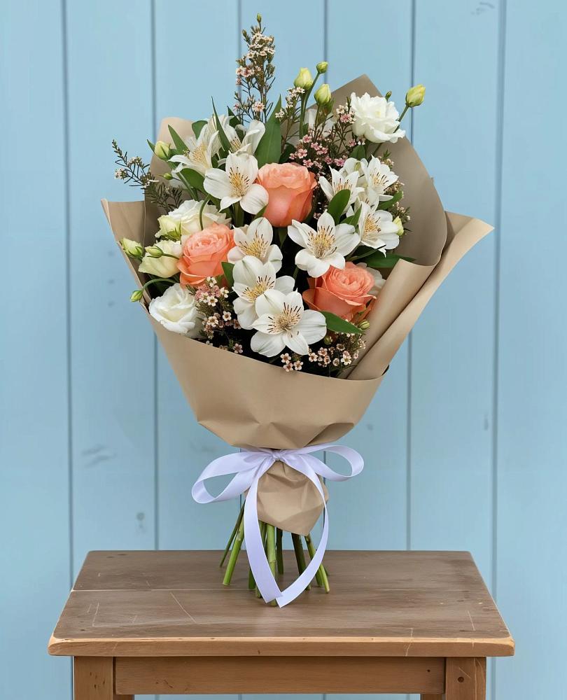 Букет цветов из: Альстромерии, Лизиантусы, Розы и Хризантемы в Вольске