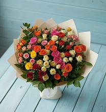Букет Микс из разноцветных кустовых роз в Вольске