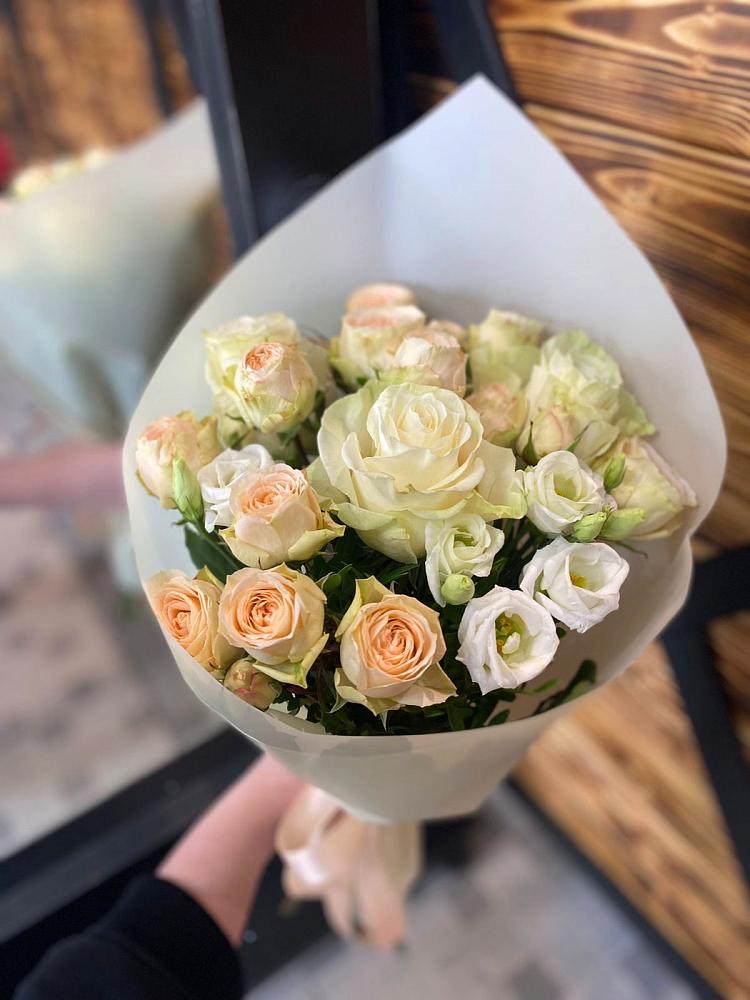 Букет цветов из: Розы и Лизиантусы в Вольске